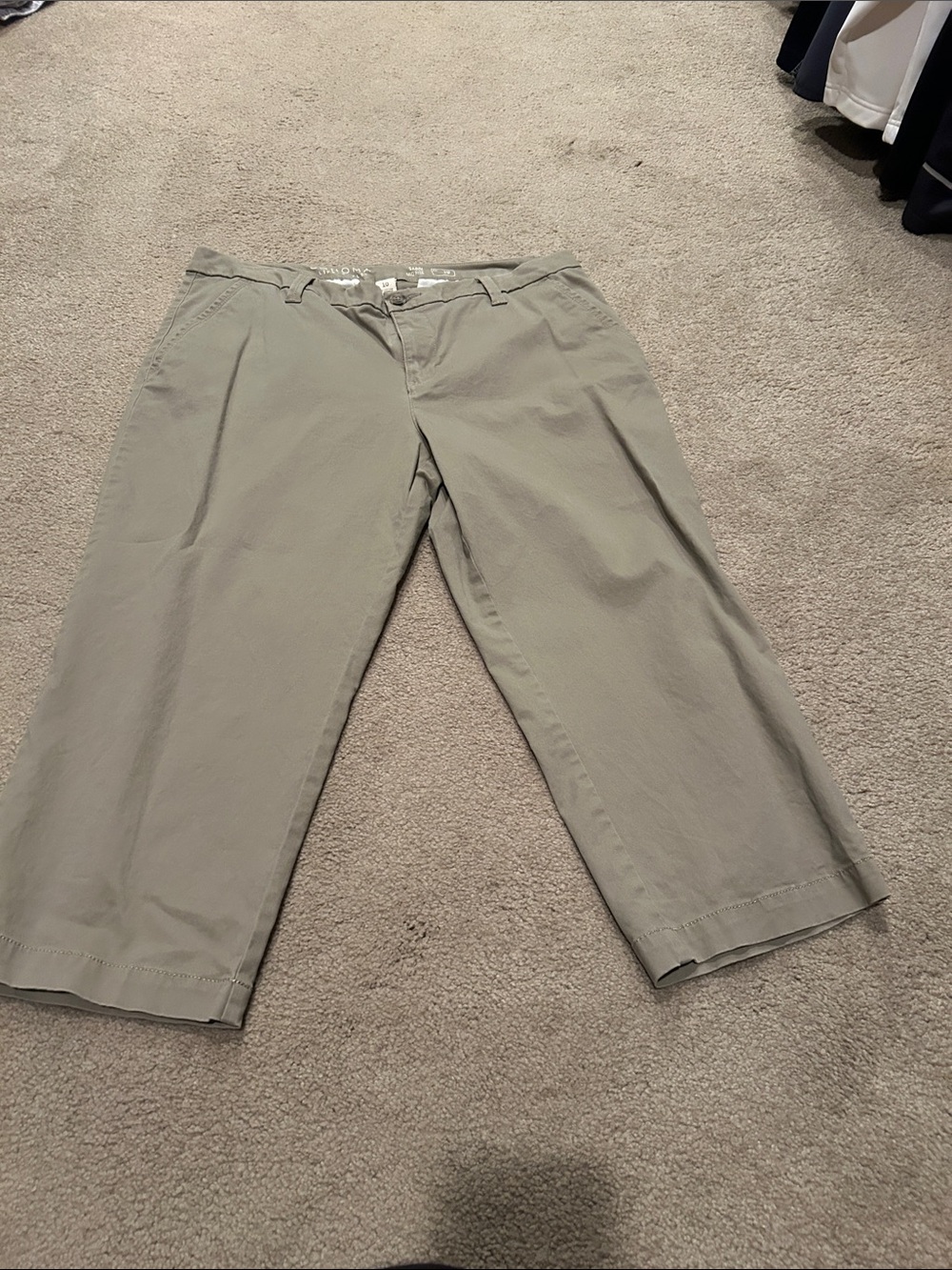 Women’s Casual Capri Pants in Dark Khaki
